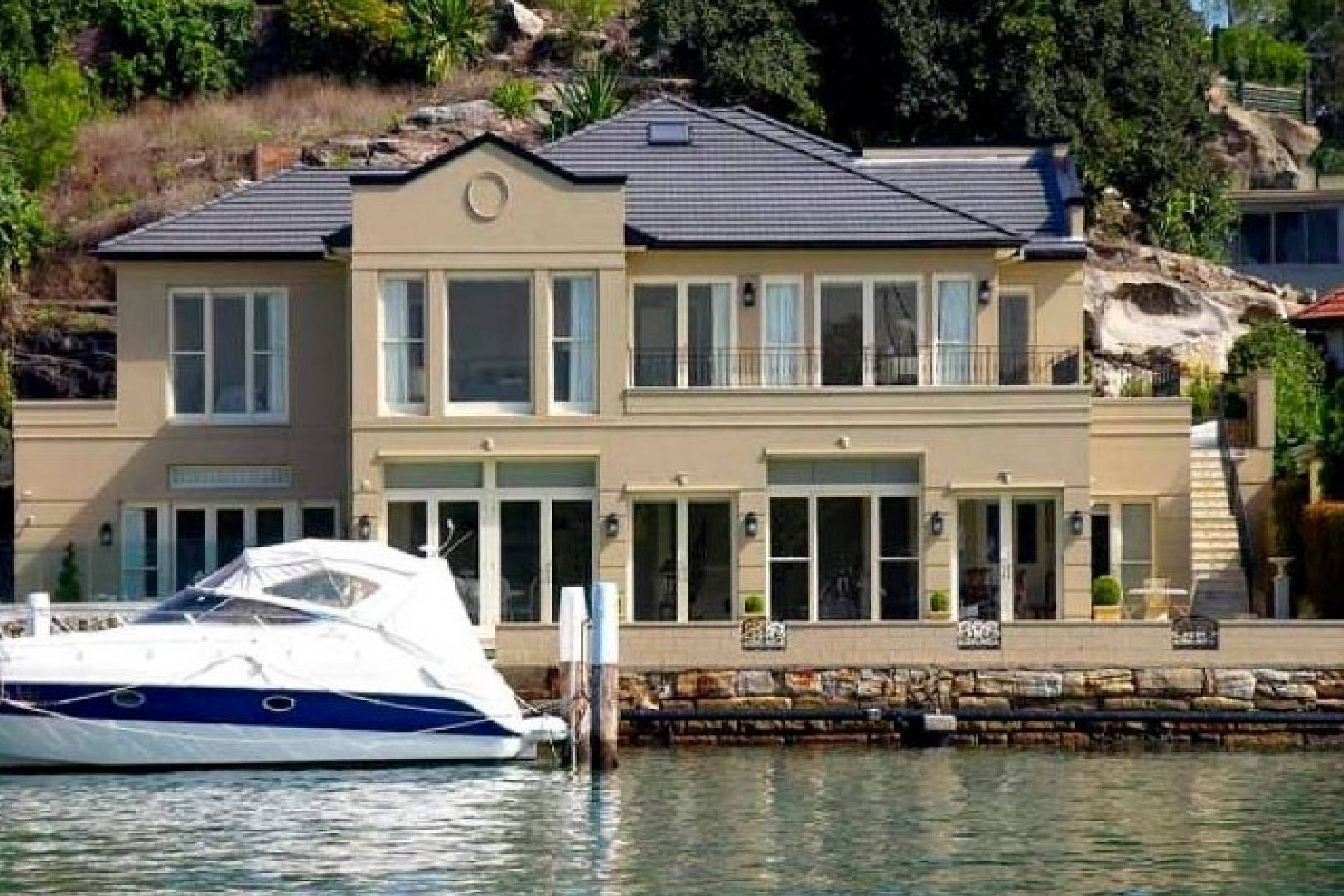 Custom luxury home in Sydney built by Akira Homes